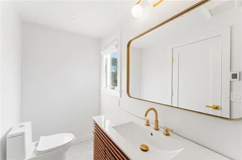 7 Carpenter Avenue Barrington RI 02806