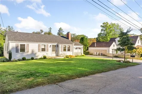 7 Carpenter Avenue Barrington RI 02806