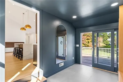 7 Carpenter Avenue Barrington RI 02806