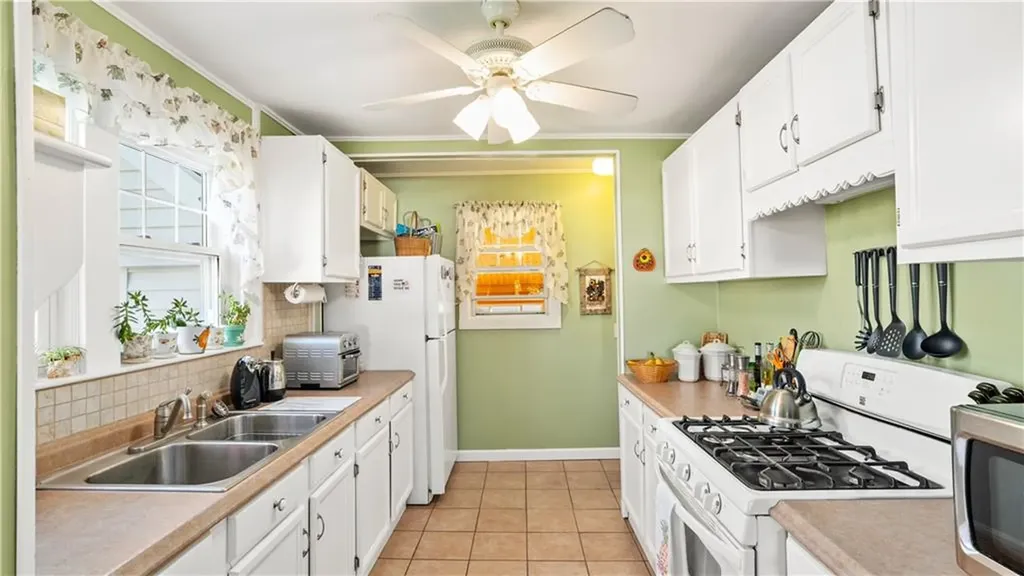 8 Atlantic Avenue Warwick RI 02888