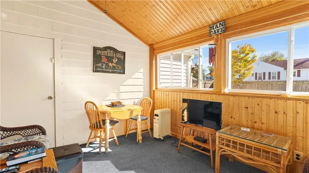 8 Atlantic Avenue Warwick RI 02888