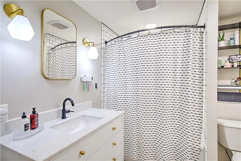15 East Court North Kingstown RI 02852