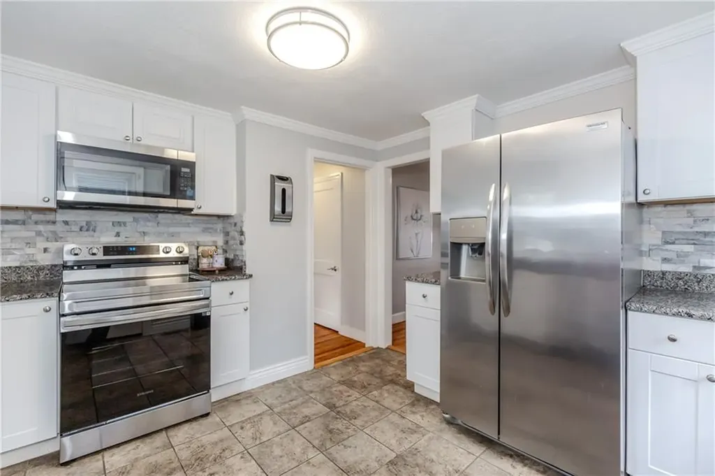 76 Massachusetts Avenue Warwick RI 02888