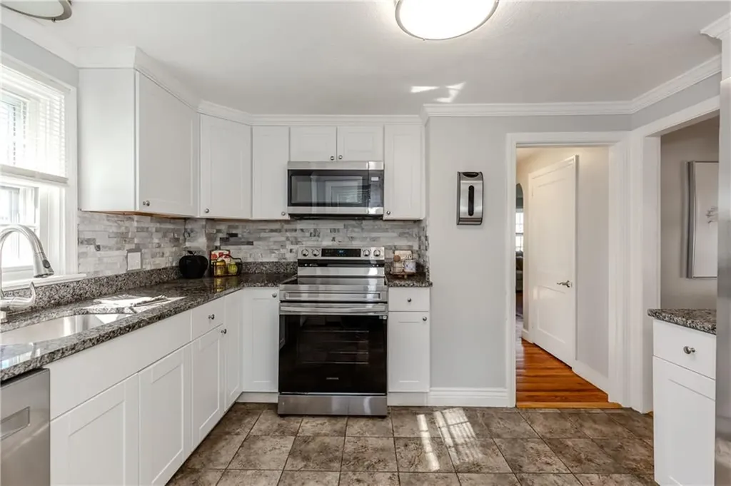 76 Massachusetts Avenue Warwick RI 02888