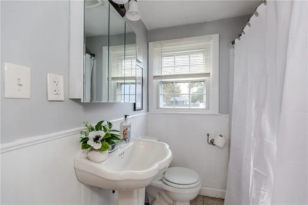 76 Massachusetts Avenue Warwick RI 02888