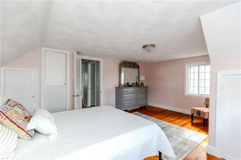 76 Massachusetts Avenue Warwick RI 02888