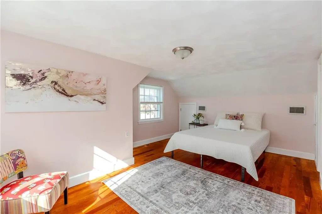 76 Massachusetts Avenue Warwick RI 02888