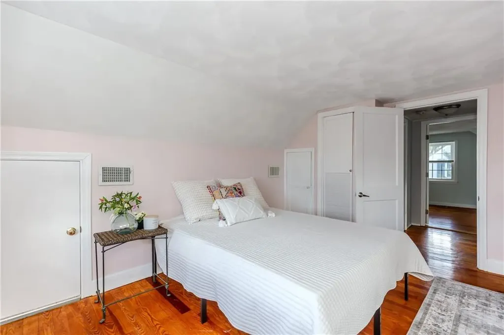 76 Massachusetts Avenue Warwick RI 02888