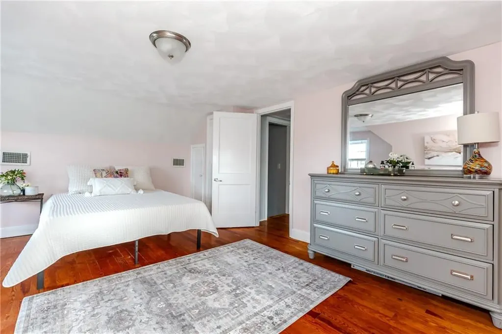 76 Massachusetts Avenue Warwick RI 02888