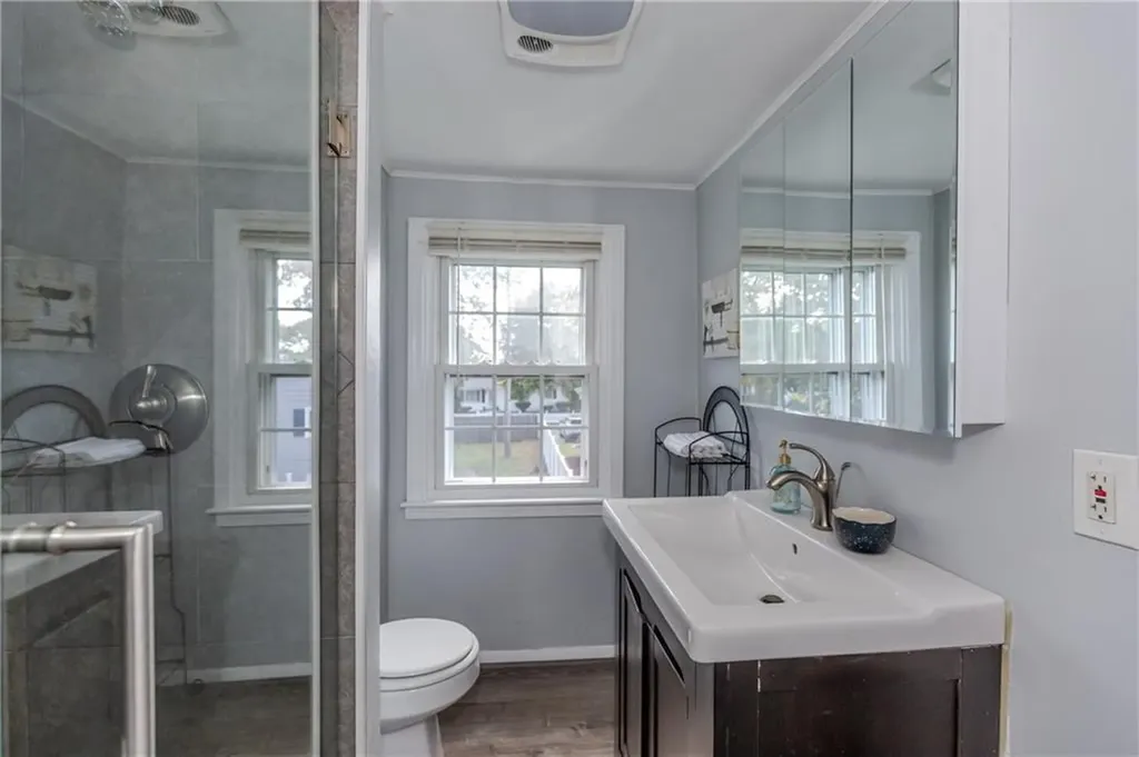 76 Massachusetts Avenue Warwick RI 02888