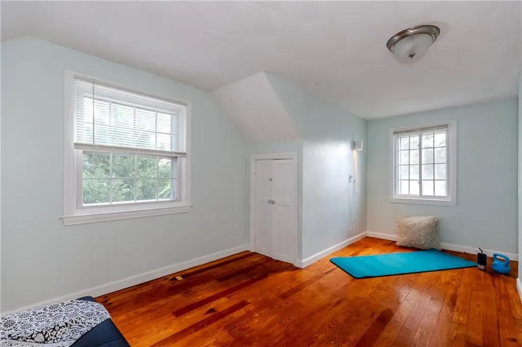 76 Massachusetts Avenue Warwick RI 02888