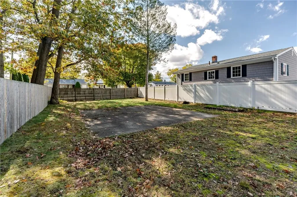 76 Massachusetts Avenue Warwick RI 02888