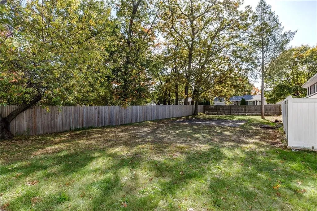 76 Massachusetts Avenue Warwick RI 02888