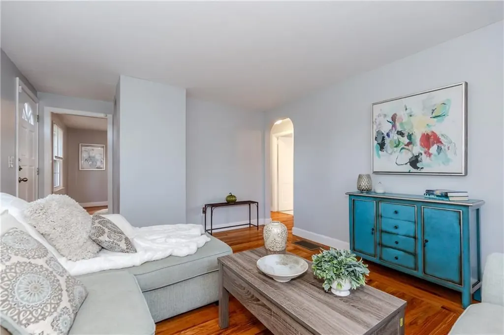 76 Massachusetts Avenue Warwick RI 02888