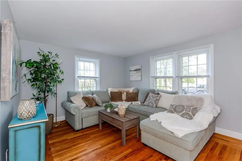 76 Massachusetts Avenue Warwick RI 02888