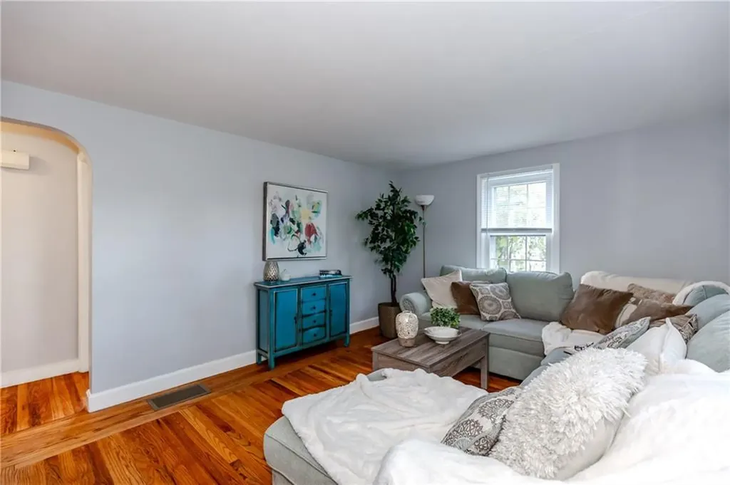 76 Massachusetts Avenue Warwick RI 02888