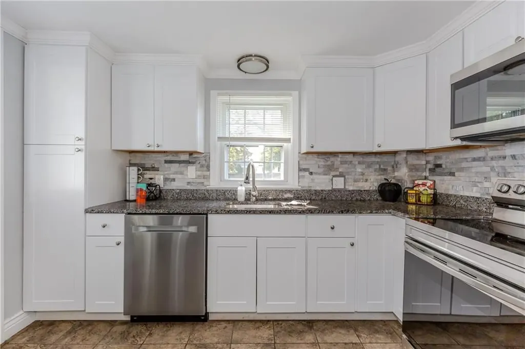 76 Massachusetts Avenue Warwick RI 02888