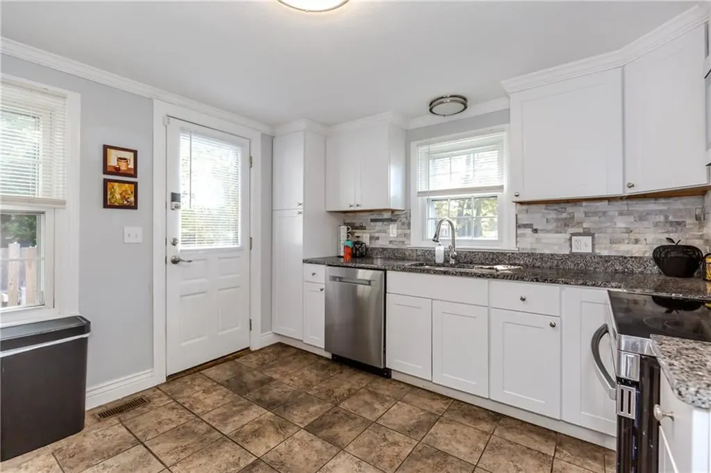 76 Massachusetts Avenue Warwick RI 02888