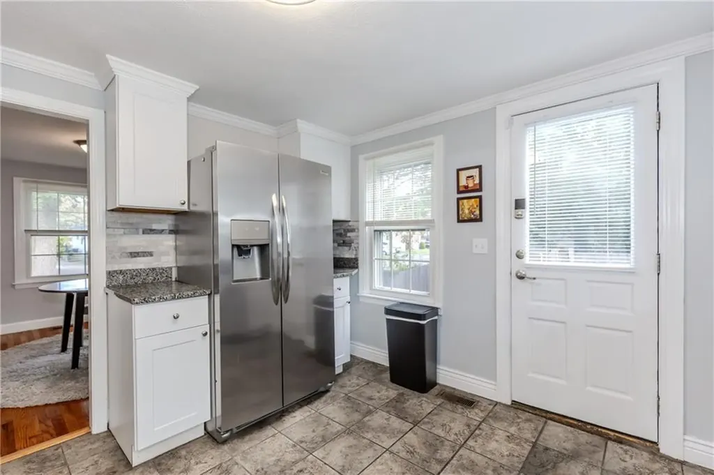 76 Massachusetts Avenue Warwick RI 02888