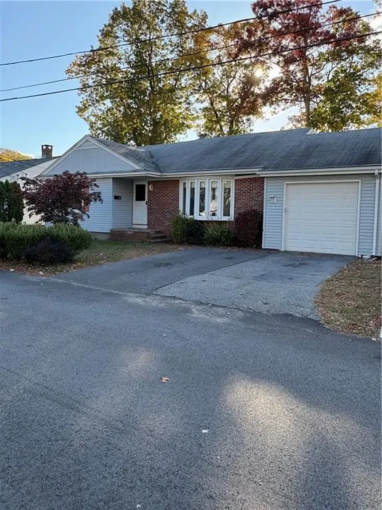 25 Pensaukee Avenue North Providence RI 02911