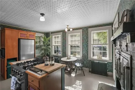 291 High Street Bristol RI 02809