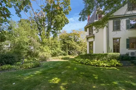 291 High Street Bristol RI 02809