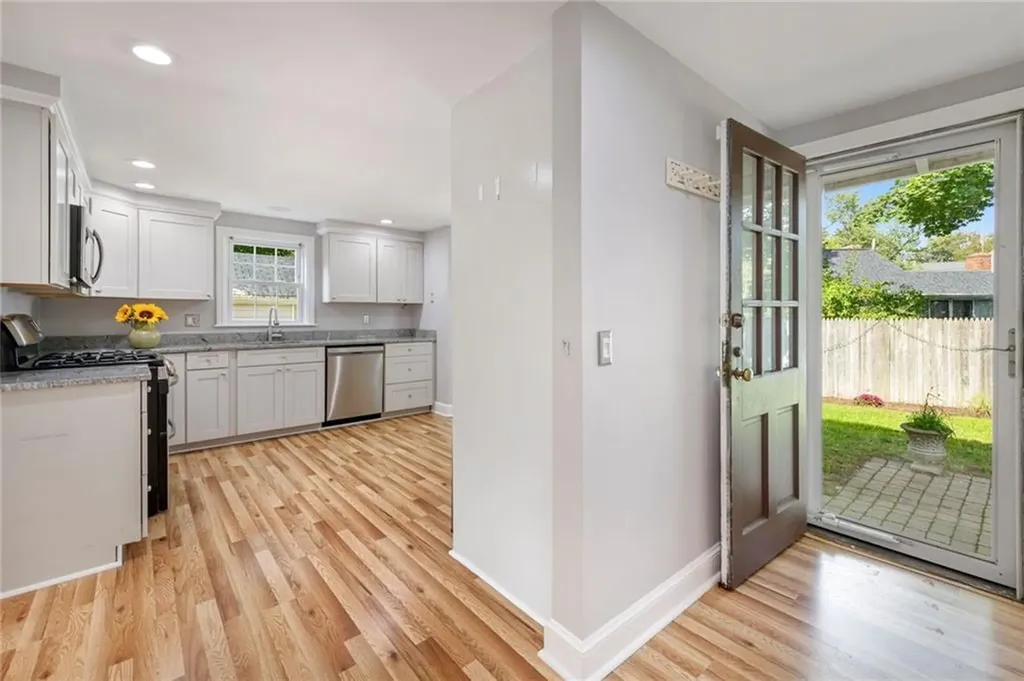 16 Elm Avenue East Providence RI 02916