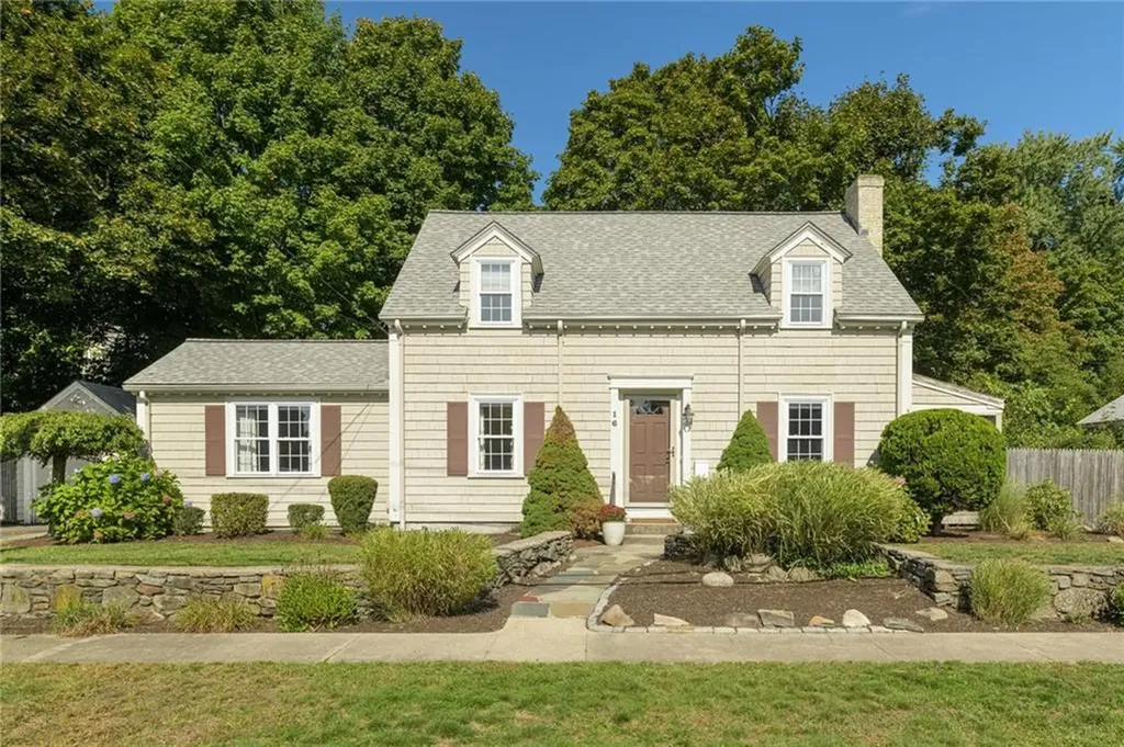 16 Elm Avenue East Providence RI 02916