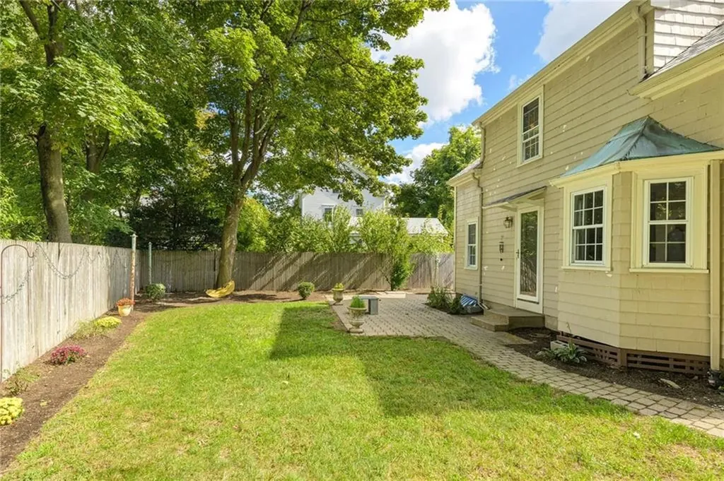 16 Elm Avenue East Providence RI 02916