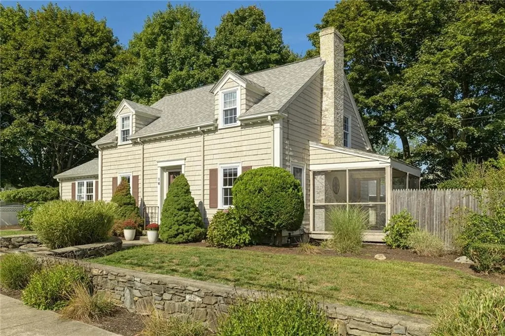 16 Elm Avenue East Providence RI 02916