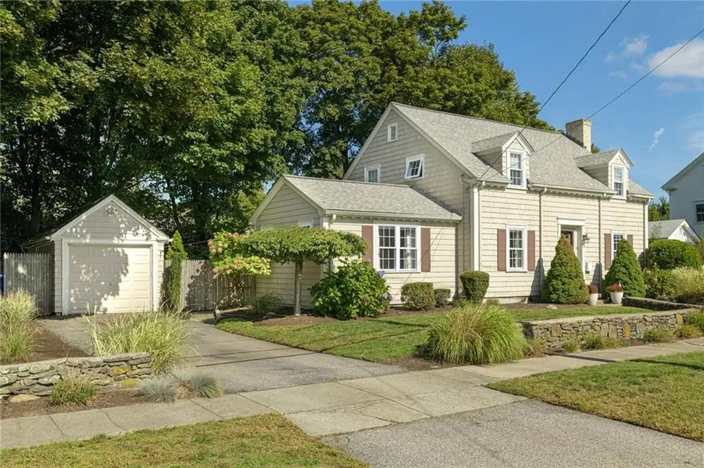 16 Elm Avenue East Providence RI 02916