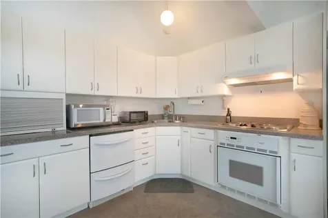 91 Bonnet Point Road Narragansett RI 02882