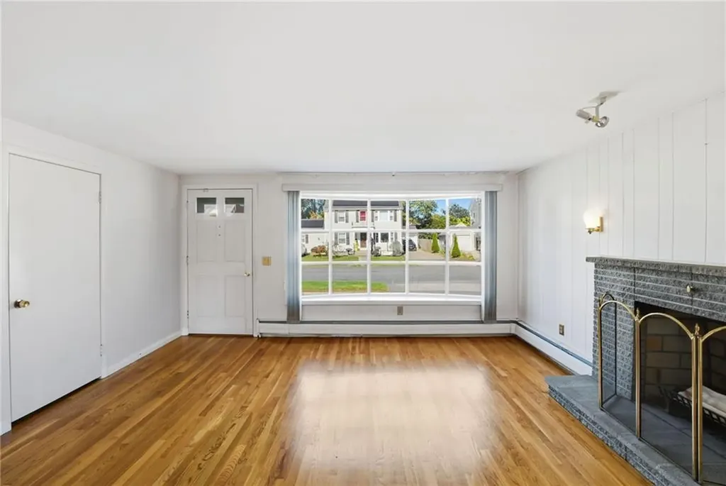 32 Omaha Boulevard Warwick RI 02889