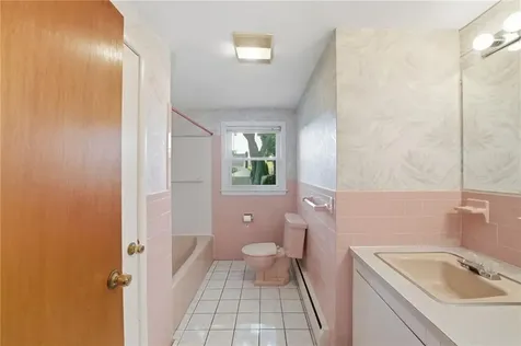 32 Omaha Boulevard Warwick RI 02889