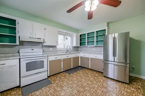 92 Bracket Avenue Tiverton RI 02878