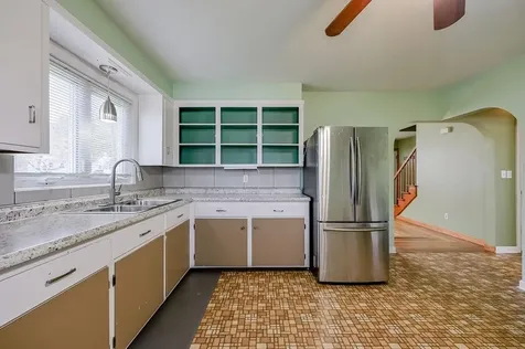 92 Bracket Avenue Tiverton RI 02878