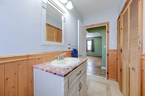 92 Bracket Avenue Tiverton RI 02878