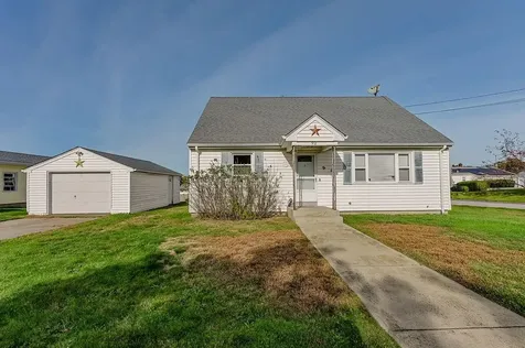 92 Bracket Avenue Tiverton RI 02878