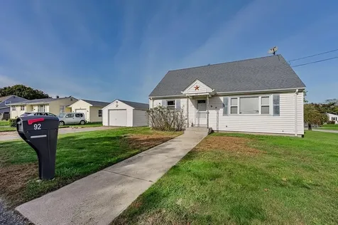 92 Bracket Avenue Tiverton RI 02878