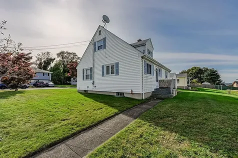 92 Bracket Avenue Tiverton RI 02878