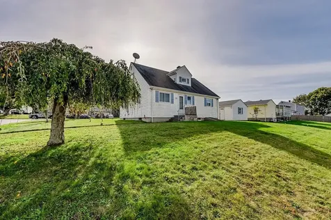 92 Bracket Avenue Tiverton RI 02878