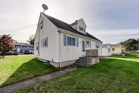 92 Bracket Avenue Tiverton RI 02878