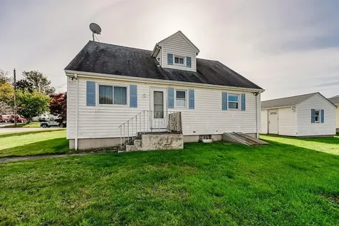 92 Bracket Avenue Tiverton RI 02878