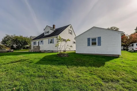 92 Bracket Avenue Tiverton RI 02878