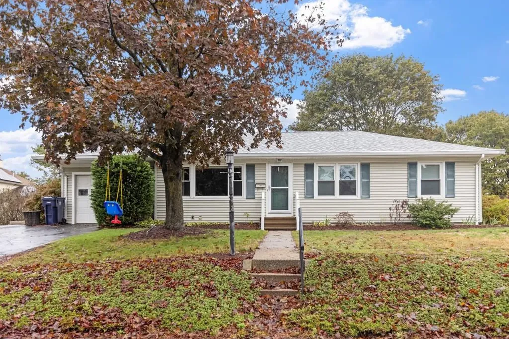 135 Greenmeadow Circle North Kingstown RI 02852