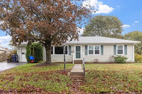 135 Greenmeadow Circle North Kingstown RI 02852