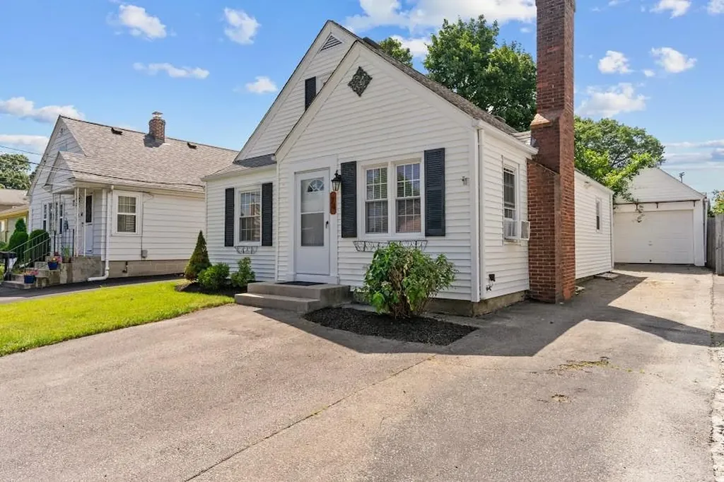 74 Leslie Street Cranston RI 02910