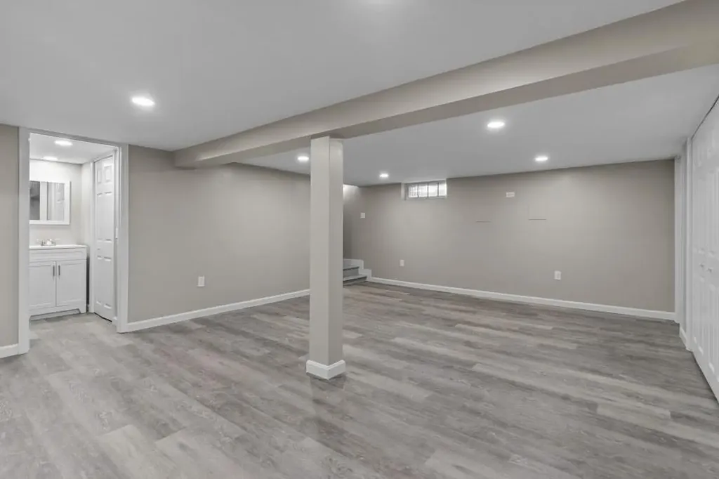 74 Leslie Street Cranston RI 02910