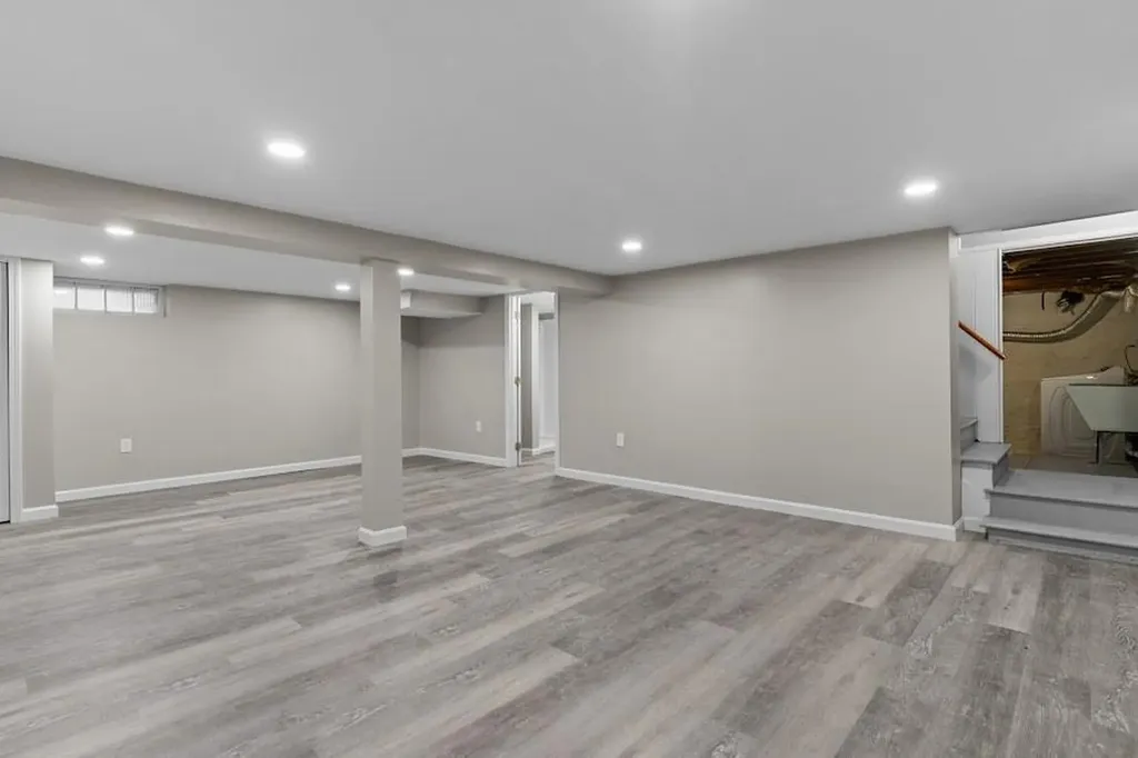 74 Leslie Street Cranston RI 02910