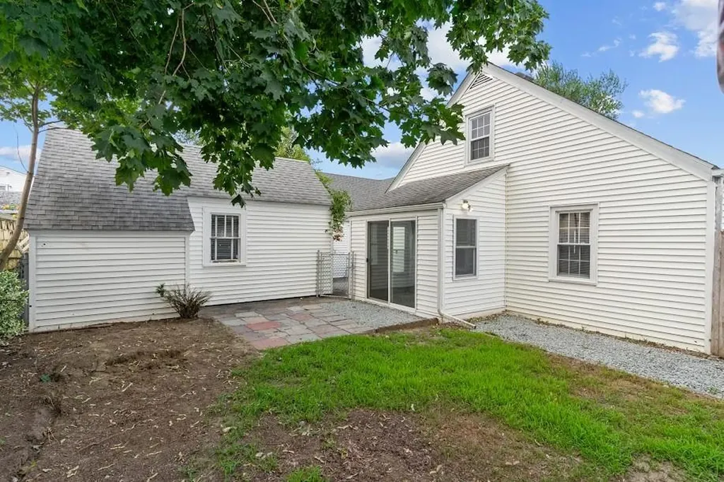 74 Leslie Street Cranston RI 02910